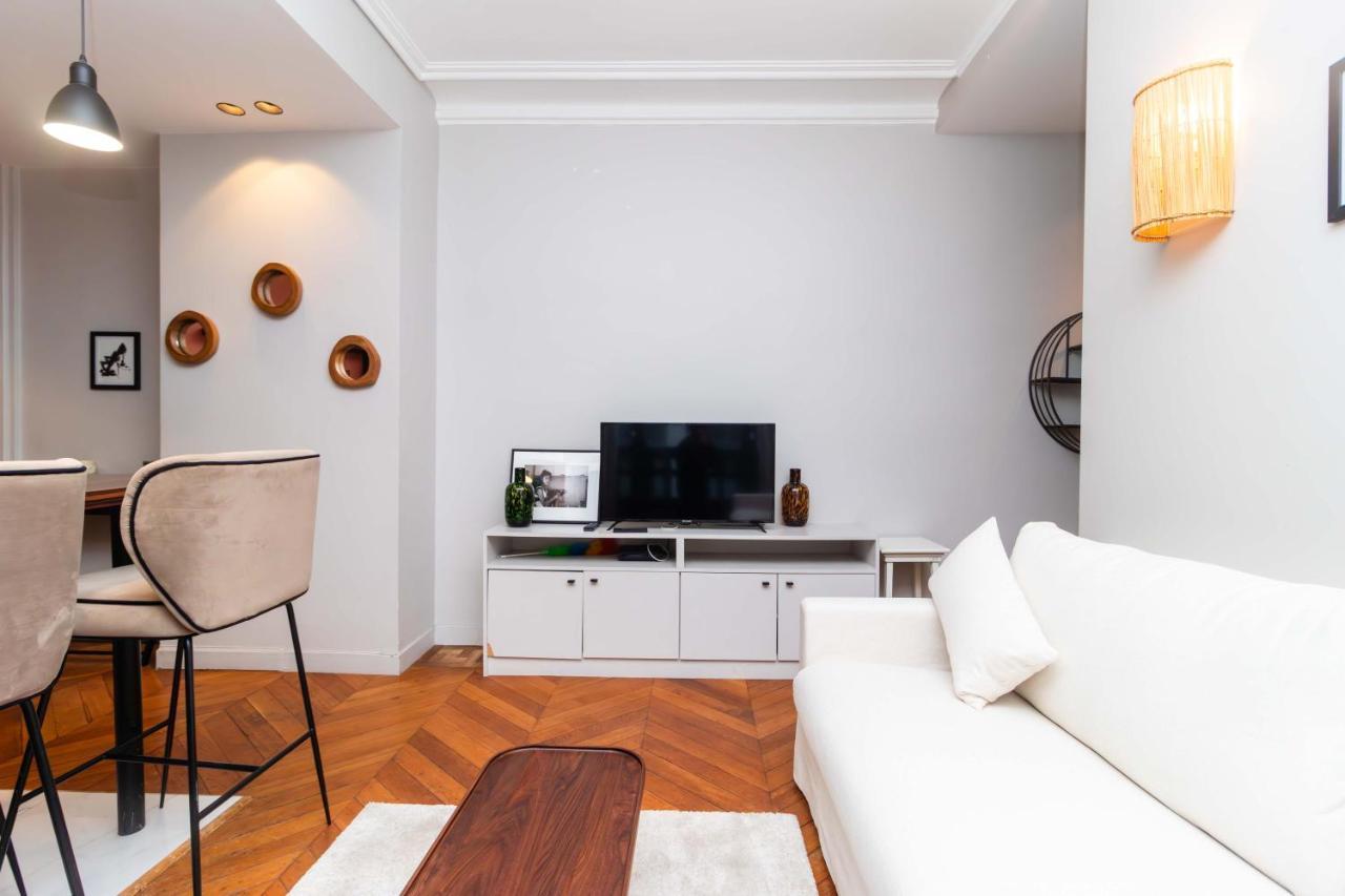 Apartment Center Of Paris By Studio Prestige Exterior photo